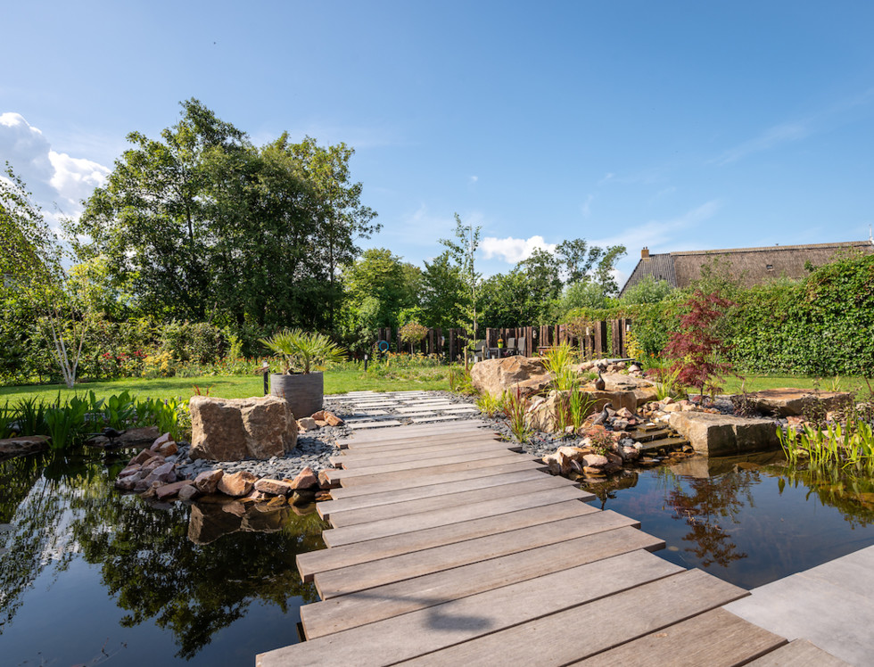 Tuinonderhoud met professioneel gereedschap